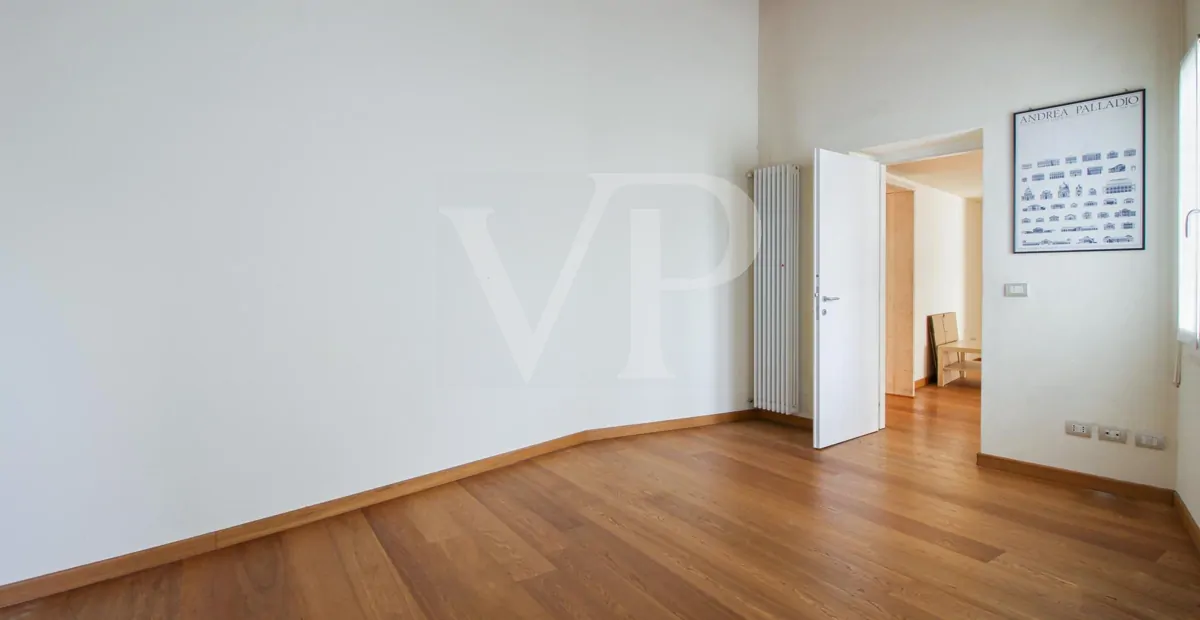 Elegante Drei-Zimmer-Dachgeschosswohnung im historischen Zentrum