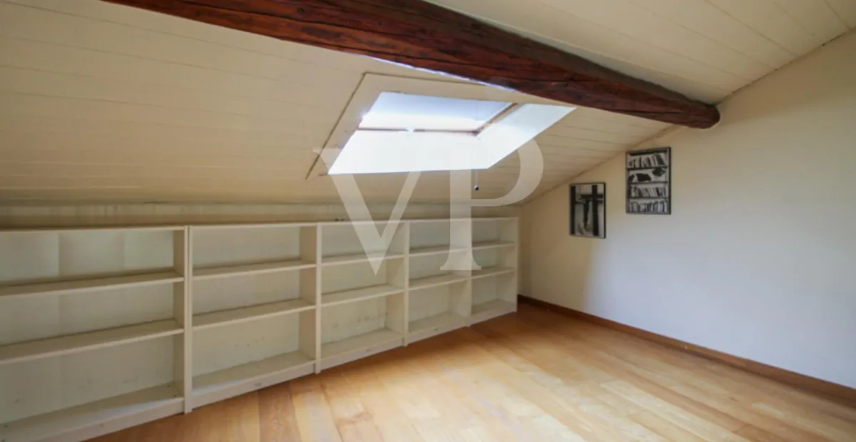 Elegante Drei-Zimmer-Dachgeschosswohnung im historischen Zentrum