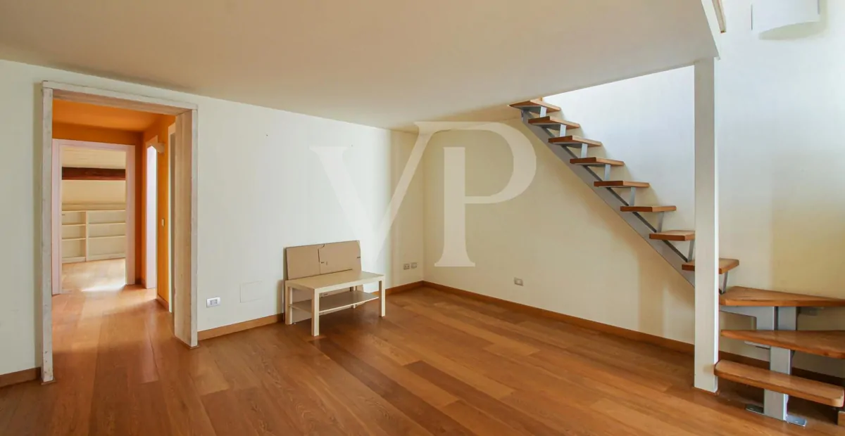 Elegante Drei-Zimmer-Dachgeschosswohnung im historischen Zentrum