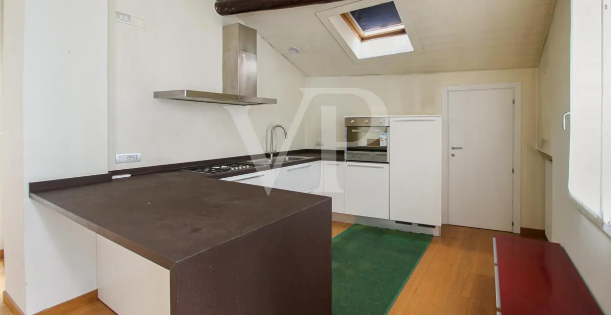 Elegante Drei-Zimmer-Dachgeschosswohnung im historischen Zentrum