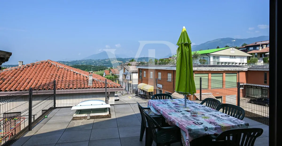 Maison individuelle avec terrasse panoramique centre du village