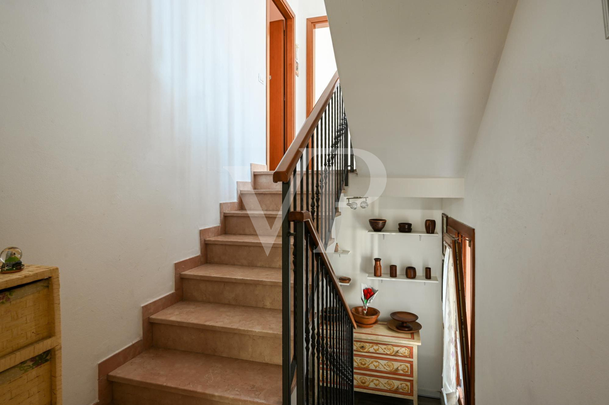 Maison individuelle avec terrasse panoramique centre du village