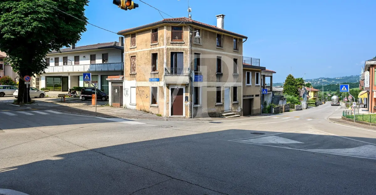 Maison individuelle avec terrasse panoramique centre du village