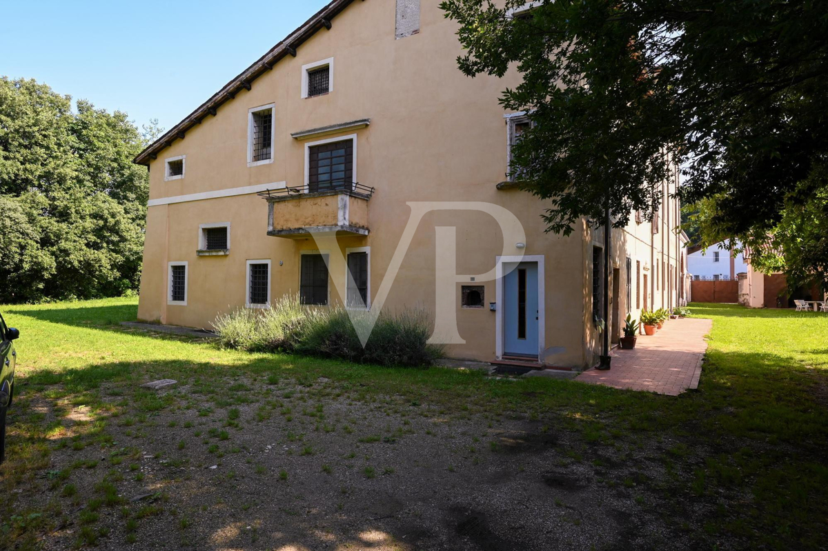 Historic country villa in Montecchio Precalcino