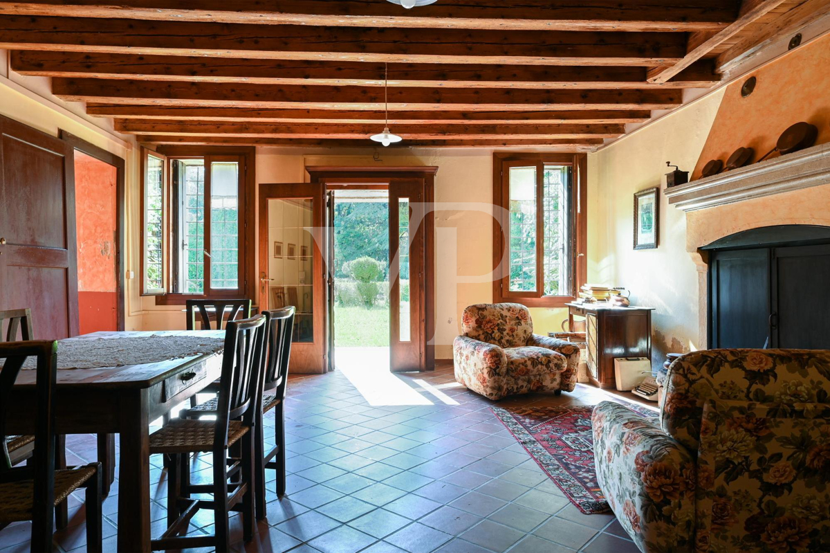 Historic country villa in Montecchio Precalcino