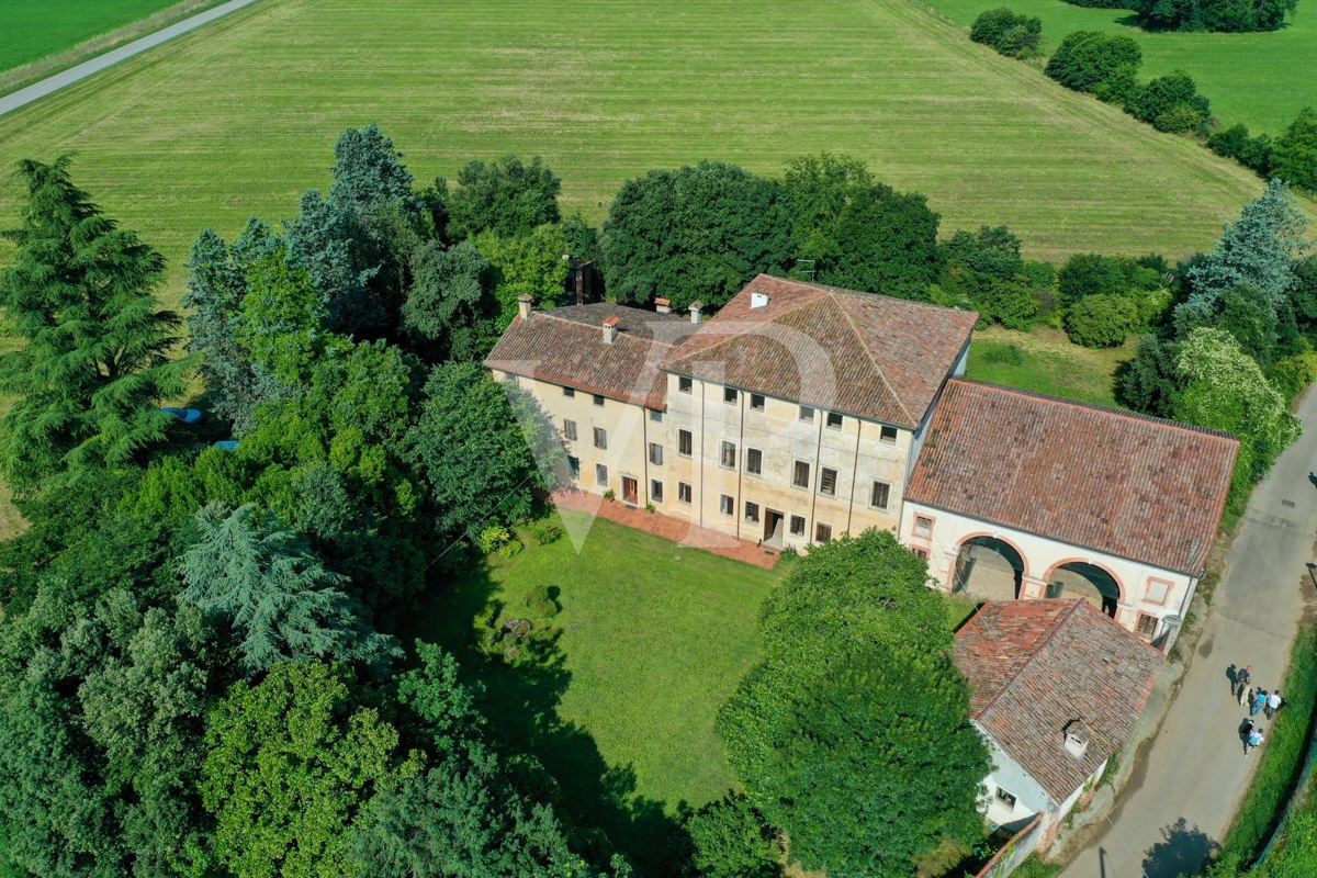 Historisches Landhaus in Montecchio Precalcino