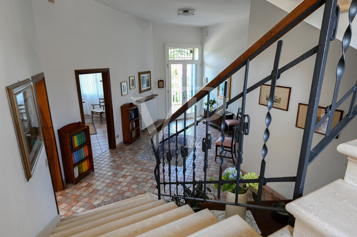 Elegant Art Nouveau villa in the heart of the town of Lonigo