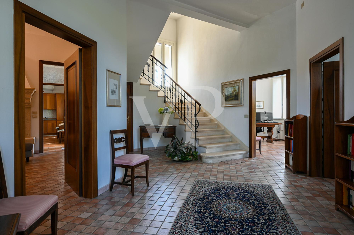 Elegant Art Nouveau villa in the heart of the town of Lonigo