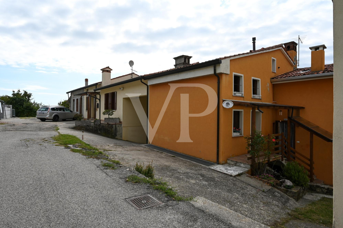 Farmhouse in panoramic position on the hills of Marostica