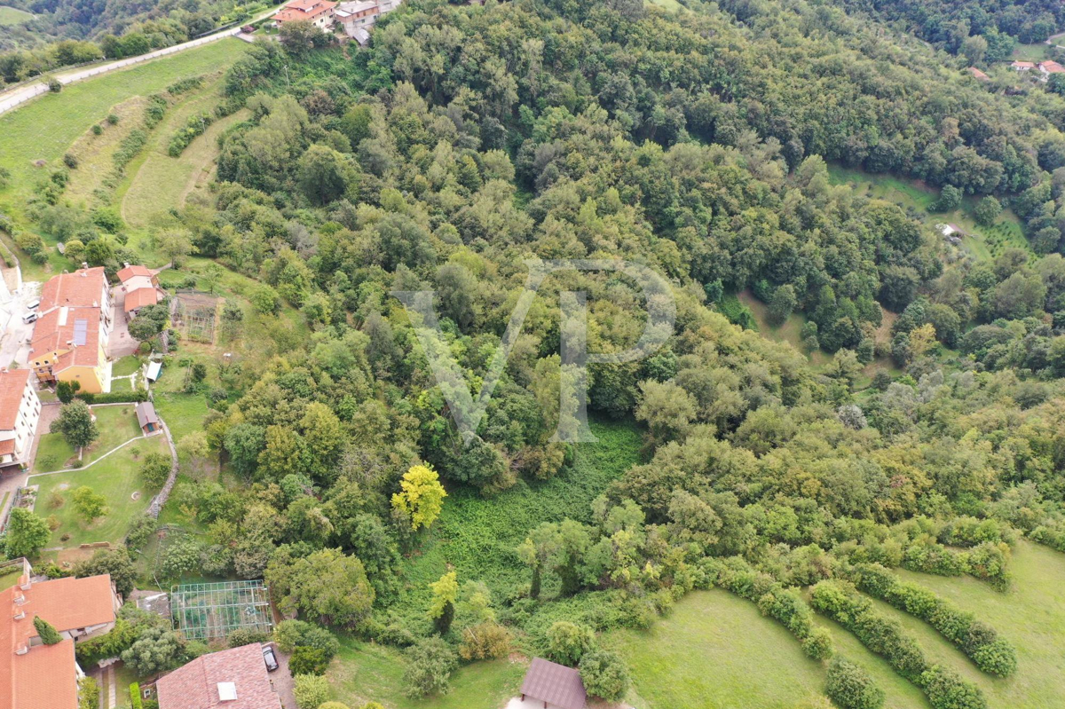 Granja en posición panorámica en las colinas de Marostica