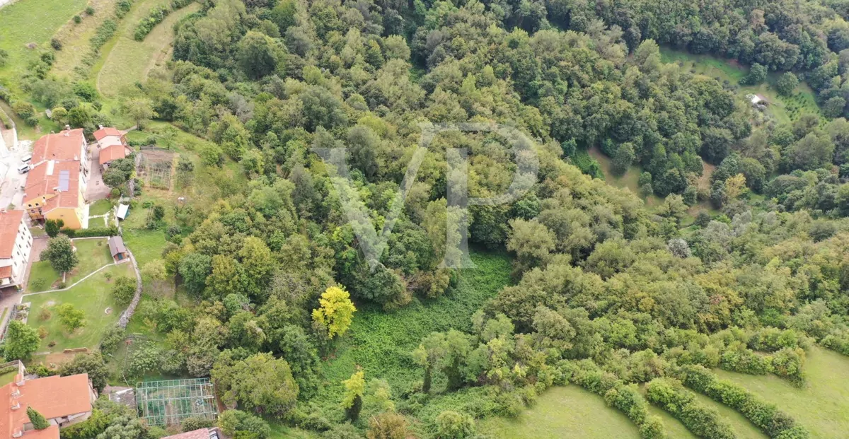 Granja en posición panorámica en las colinas de Marostica
