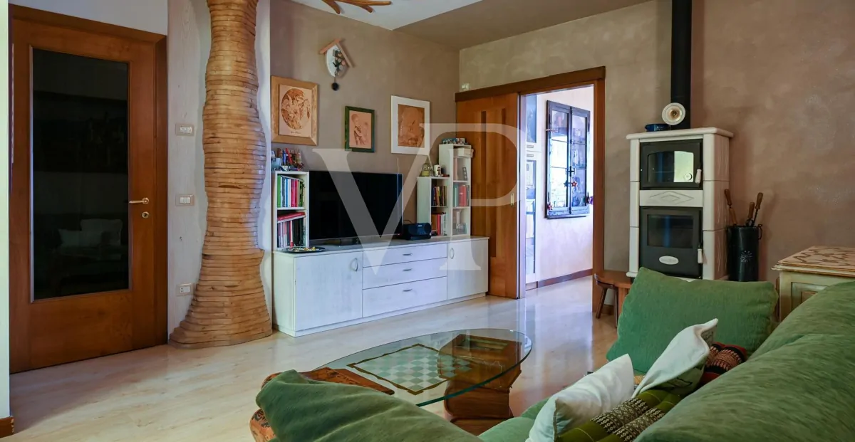 Granja en posición panorámica en las colinas de Marostica