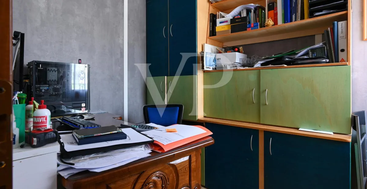 Granja en posición panorámica en las colinas de Marostica