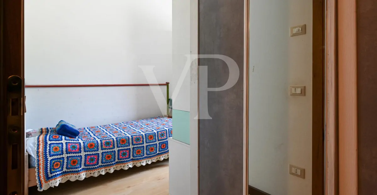 Granja en posición panorámica en las colinas de Marostica