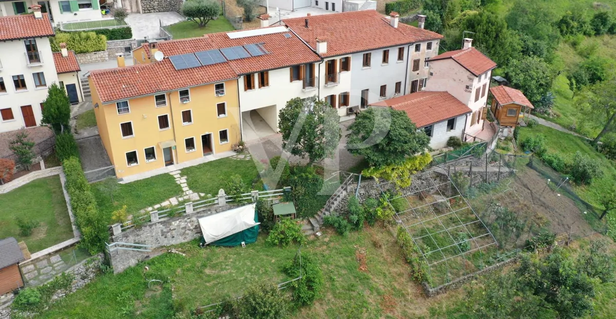 Granja en posición panorámica en las colinas de Marostica
