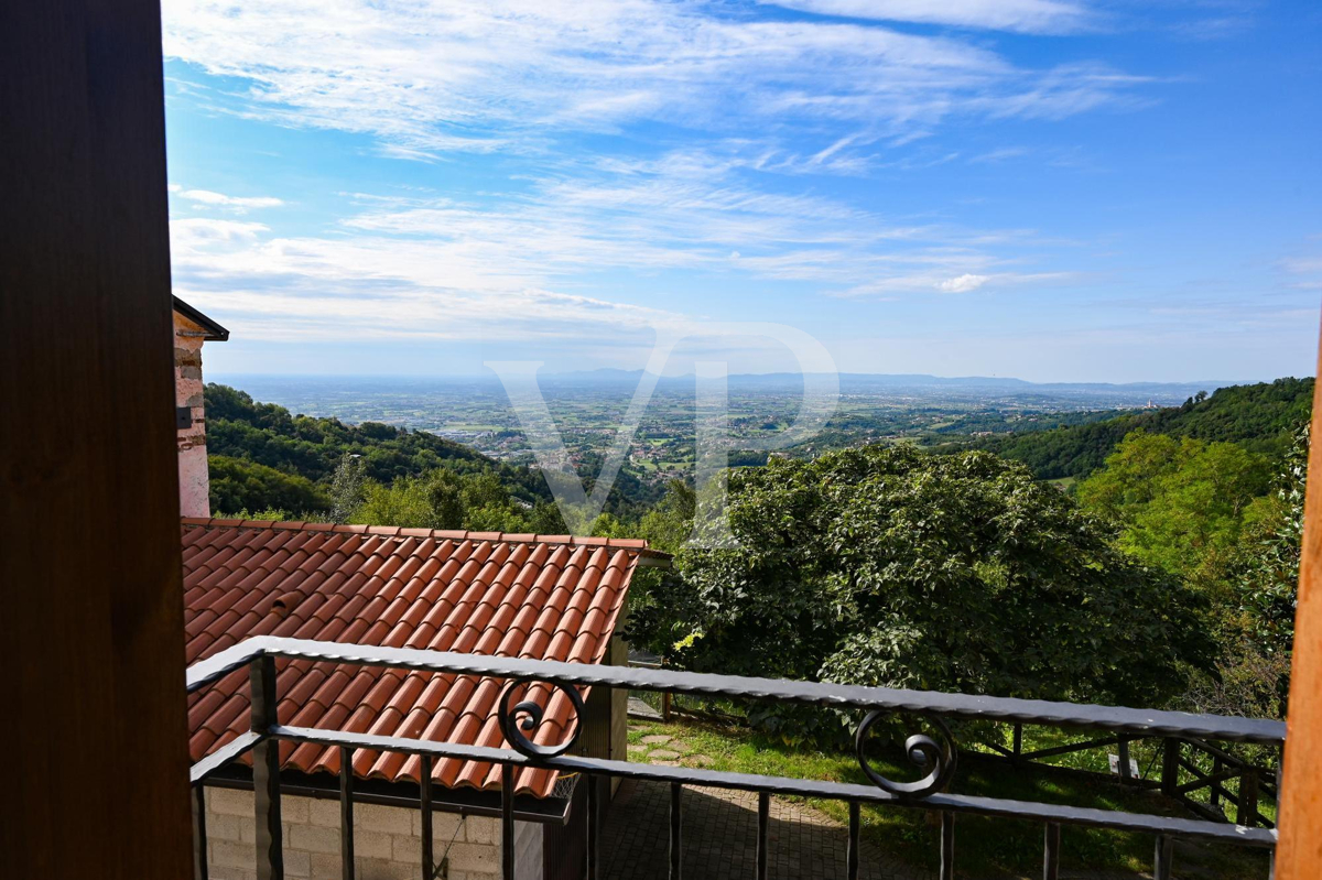 Bauernhaus in Panoramalage in den Hügeln von Marostica