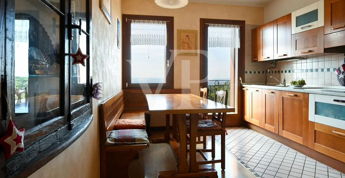 Granja en posición panorámica en las colinas de Marostica