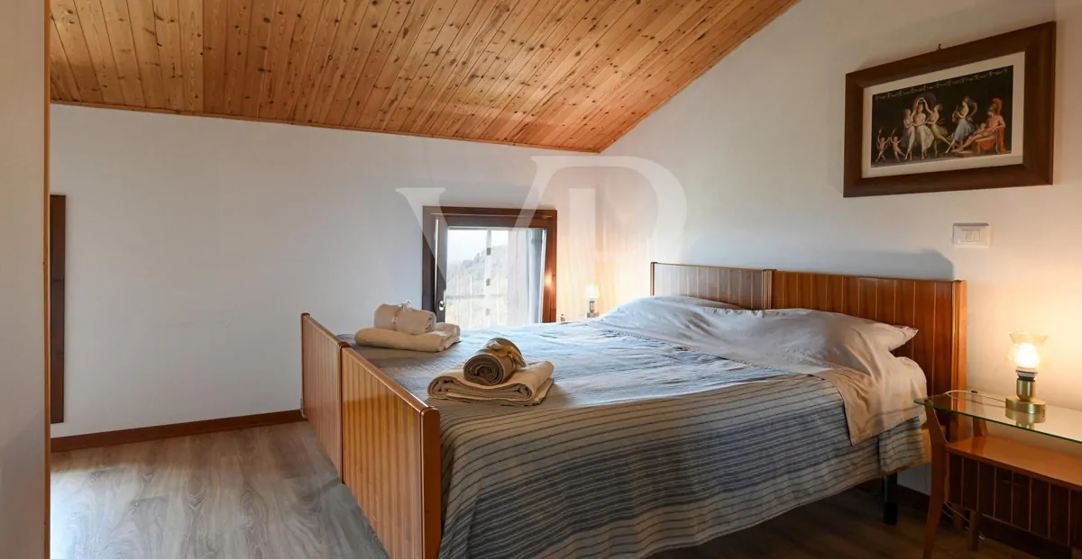 Granja en posición panorámica en las colinas de Marostica