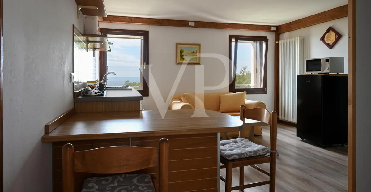 Granja en posición panorámica en las colinas de Marostica