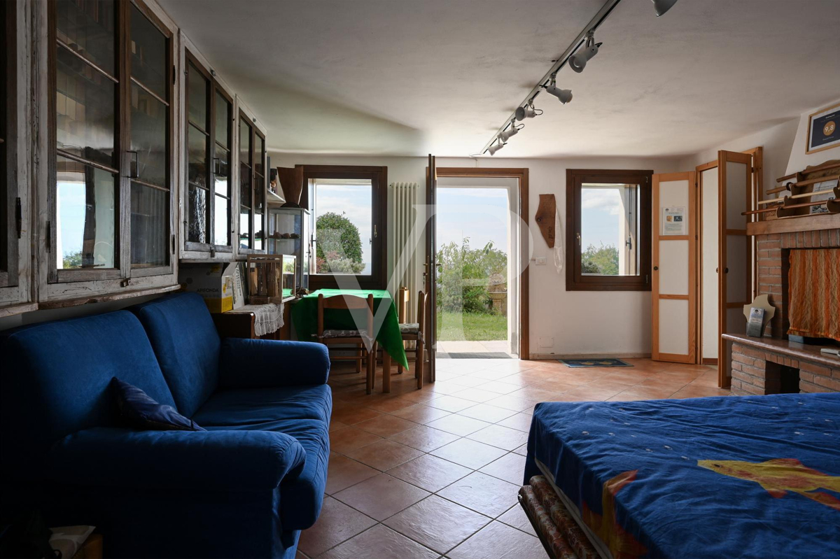 Farmhouse in panoramic position on the hills of Marostica