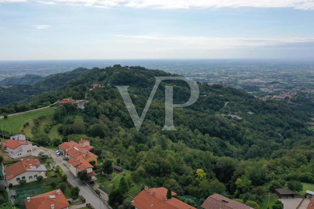 Bauernhaus in Panoramalage in den Hügeln von Marostica