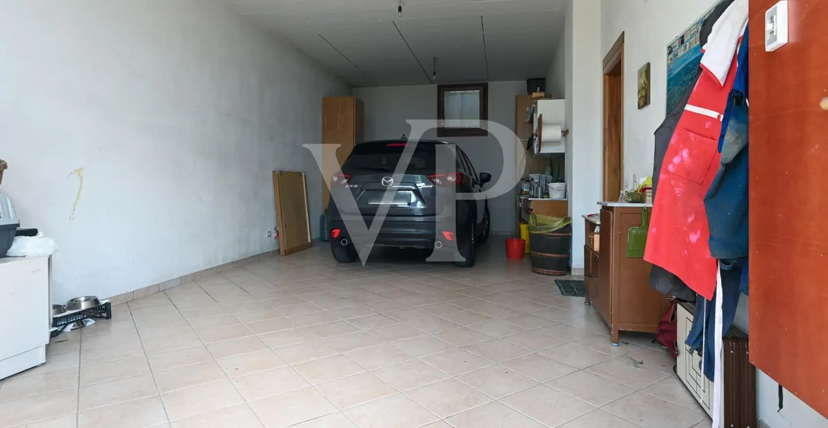 Granja en posición panorámica en las colinas de Marostica