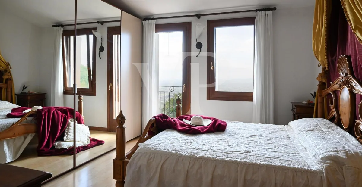 Granja en posición panorámica en las colinas de Marostica