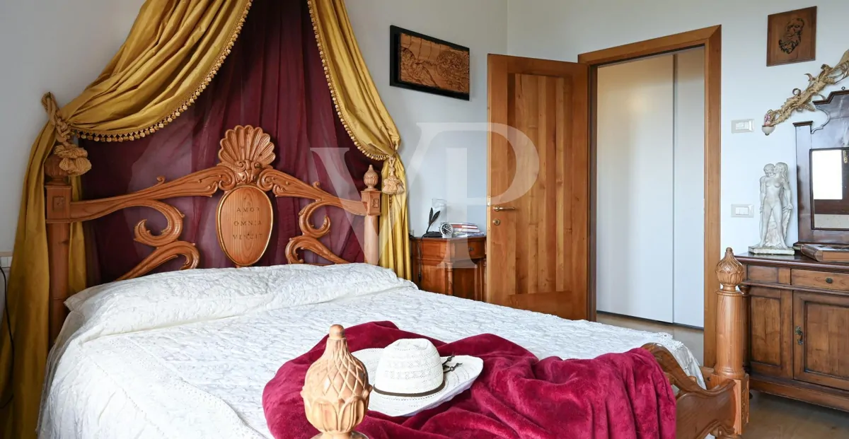 Granja en posición panorámica en las colinas de Marostica