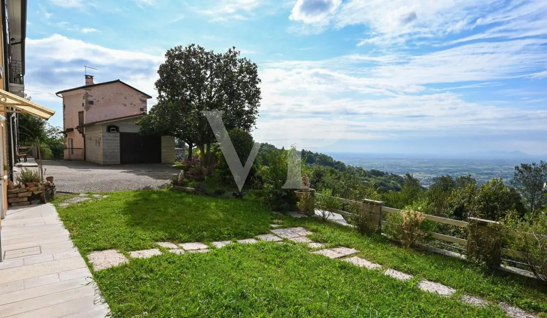 Granja en posición panorámica en las colinas de Marostica