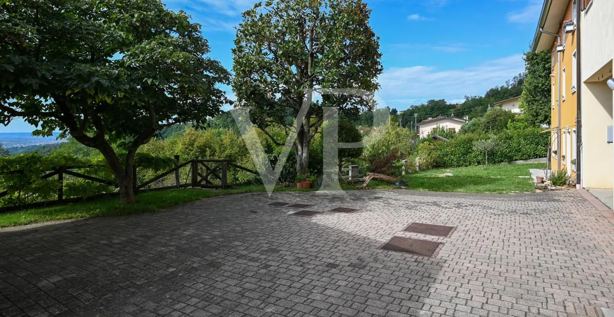 Granja en posición panorámica en las colinas de Marostica