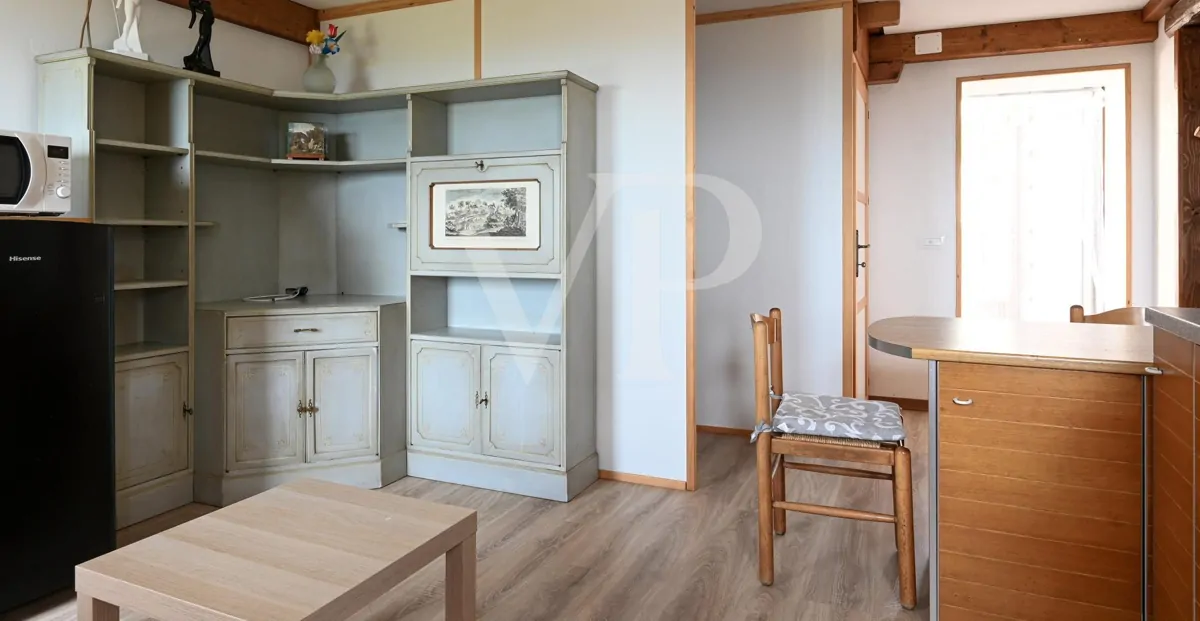 Granja en posición panorámica en las colinas de Marostica