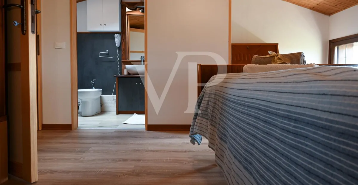 Granja en posición panorámica en las colinas de Marostica