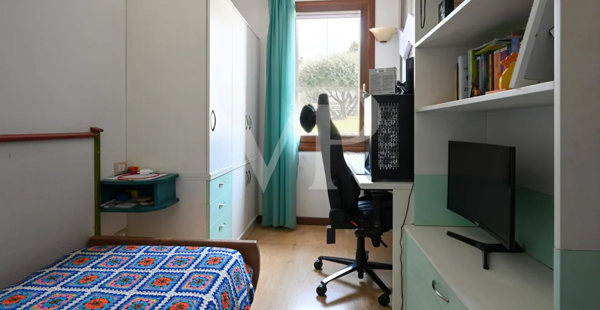 Granja en posición panorámica en las colinas de Marostica