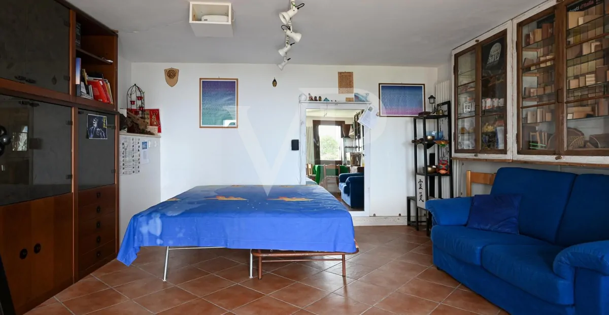 Granja en posición panorámica en las colinas de Marostica