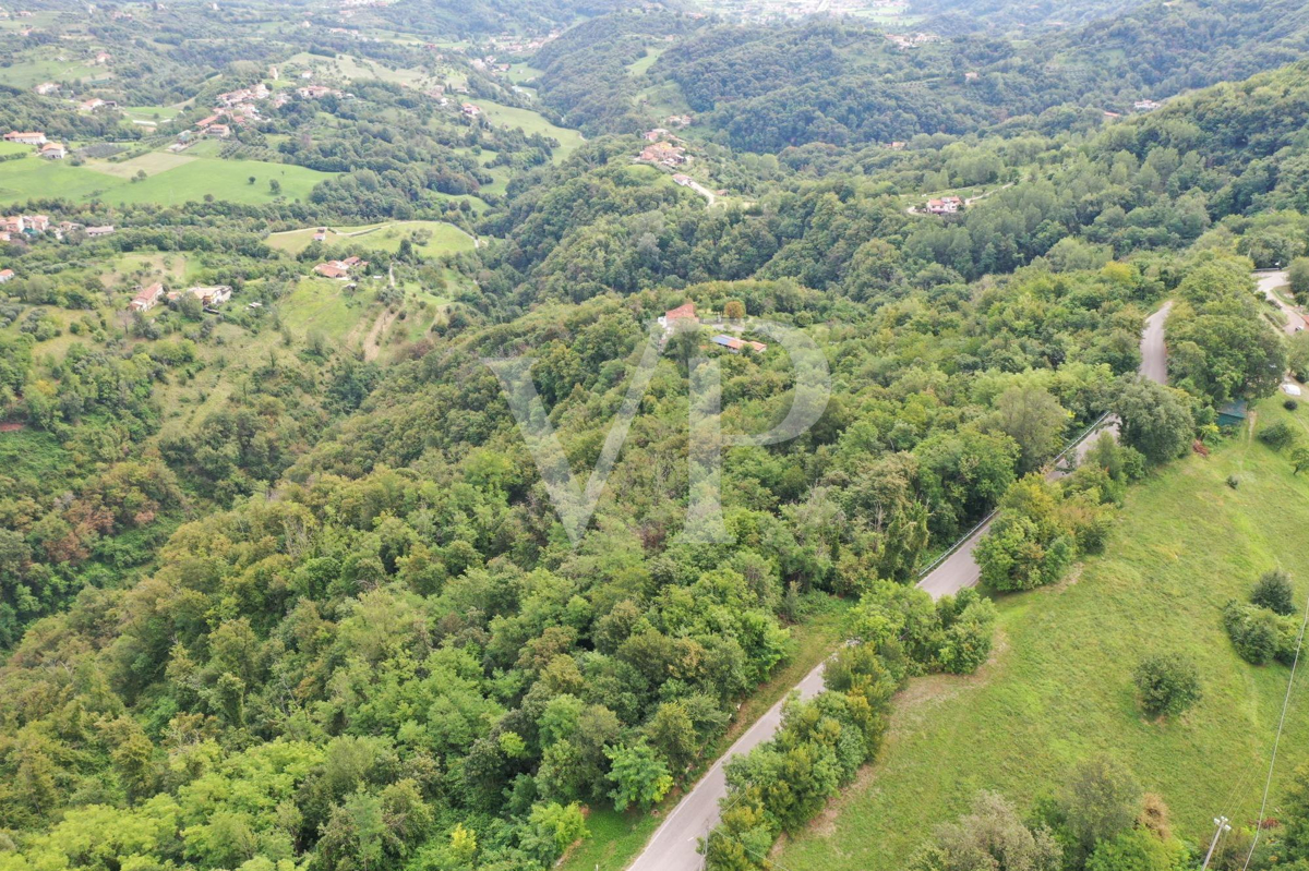 Casale in posizione panoramica sui colli di Marostica