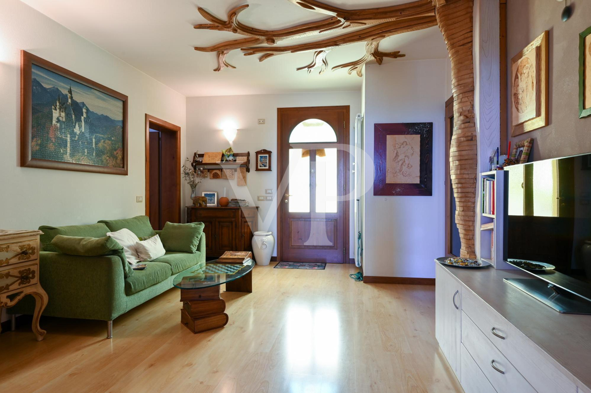 Farmhouse in panoramic position on the hills of Marostica