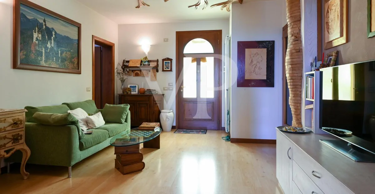 Granja en posición panorámica en las colinas de Marostica