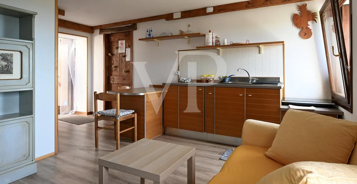 Granja en posición panorámica en las colinas de Marostica