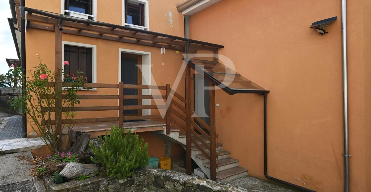 Granja en posición panorámica en las colinas de Marostica