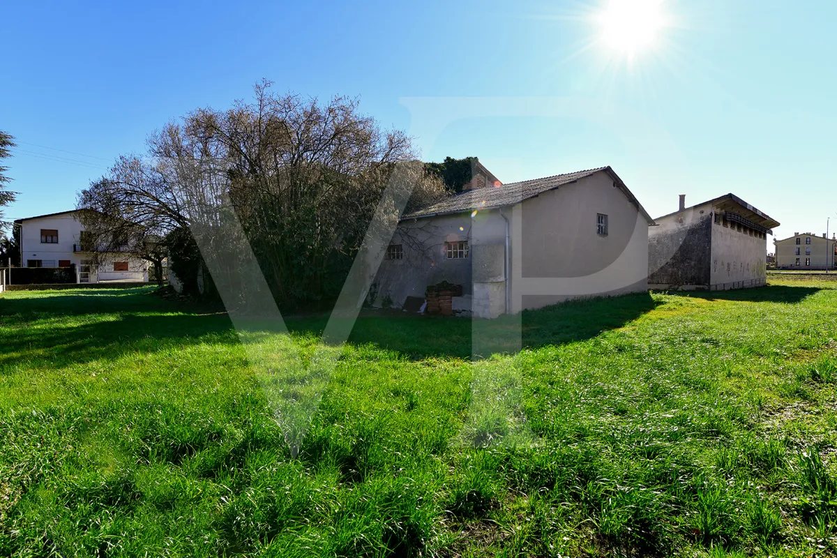 Villa storica con ampio potenziale edificatorio nel cuore di Villaganzerla