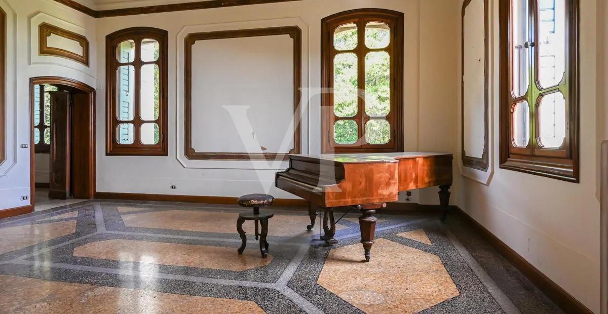 Villa mit wunderschönem Park