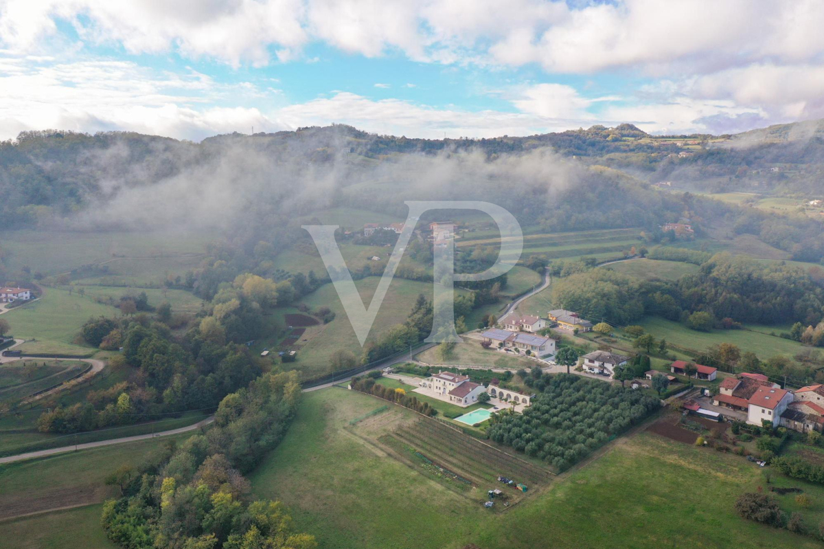 Elégante villa indépendante : luxe et détente dans les collines avec piscine privée