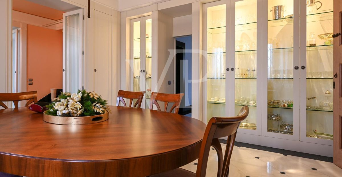 Elegante freistehende Villa: Luxus und Entspannung in den Hügeln mit privatem Pool