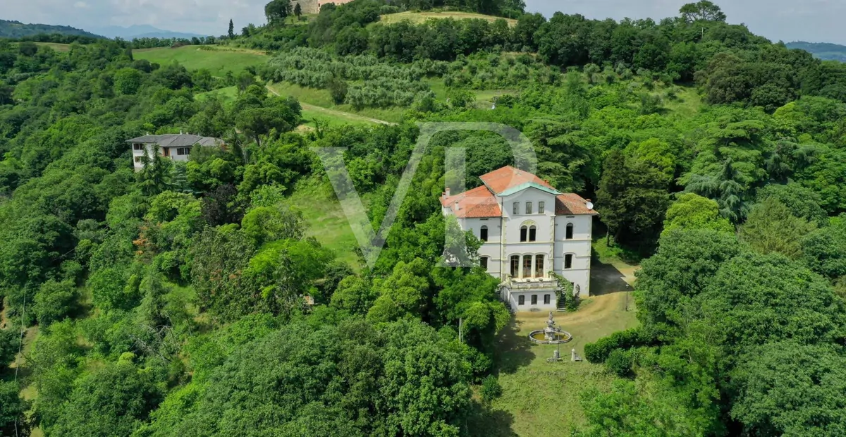 Villa mit wunderschönem Park
