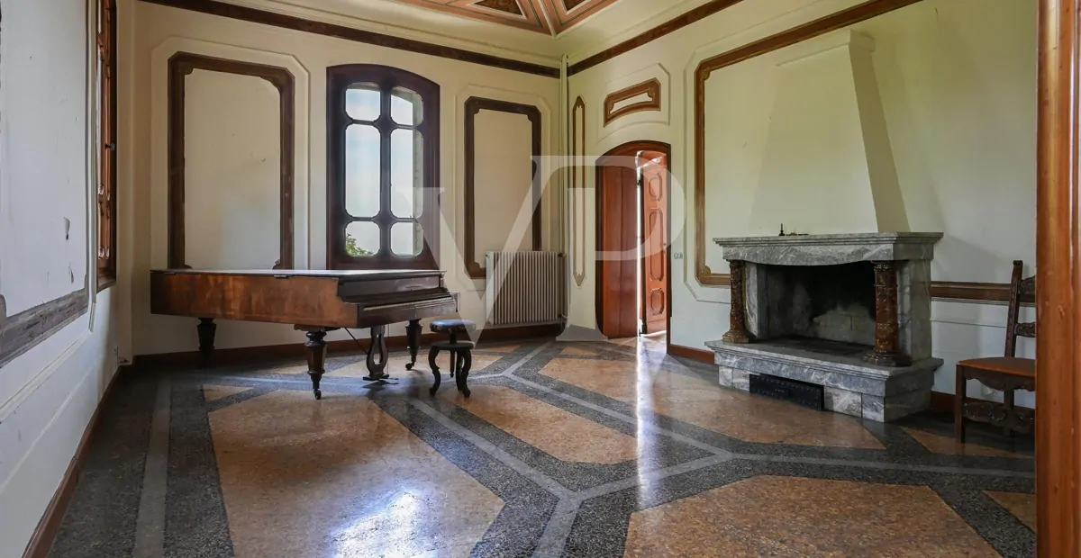 Villa mit wunderschönem Park