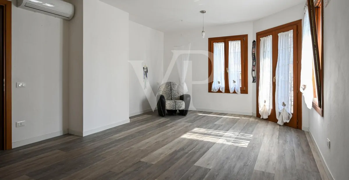 Maison individuelle avec terrasse panoramique centre du village