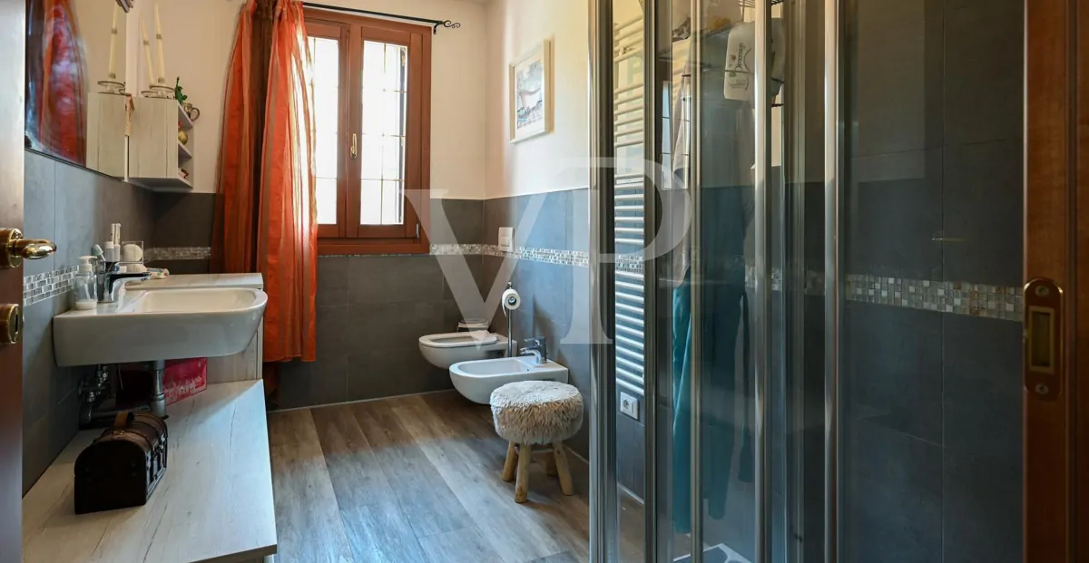 Maison individuelle avec terrasse panoramique centre du village