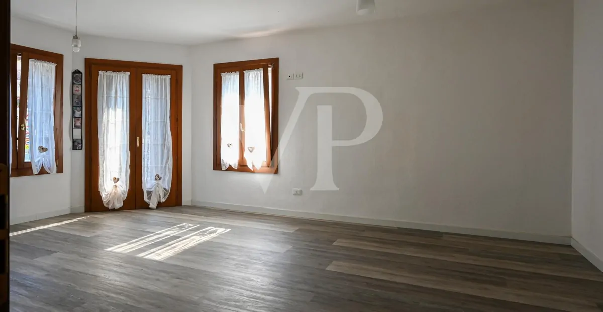 Maison individuelle avec terrasse panoramique centre du village