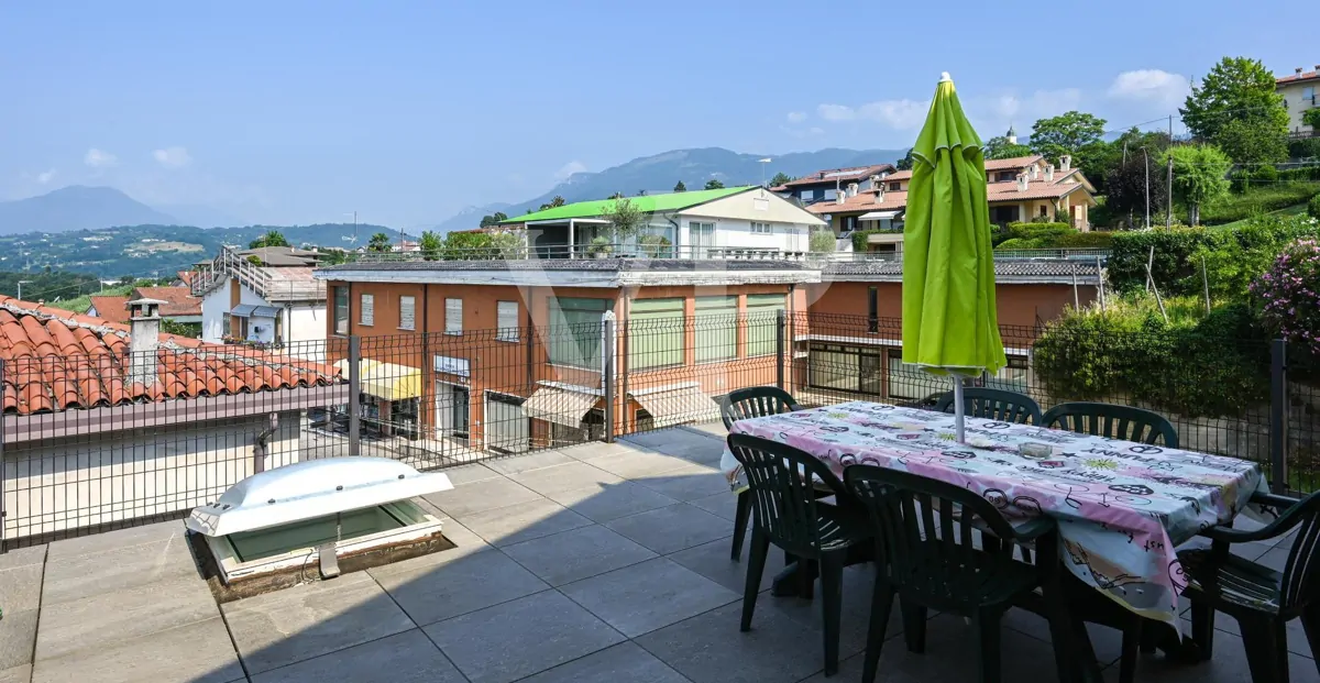 Maison individuelle avec terrasse panoramique centre du village