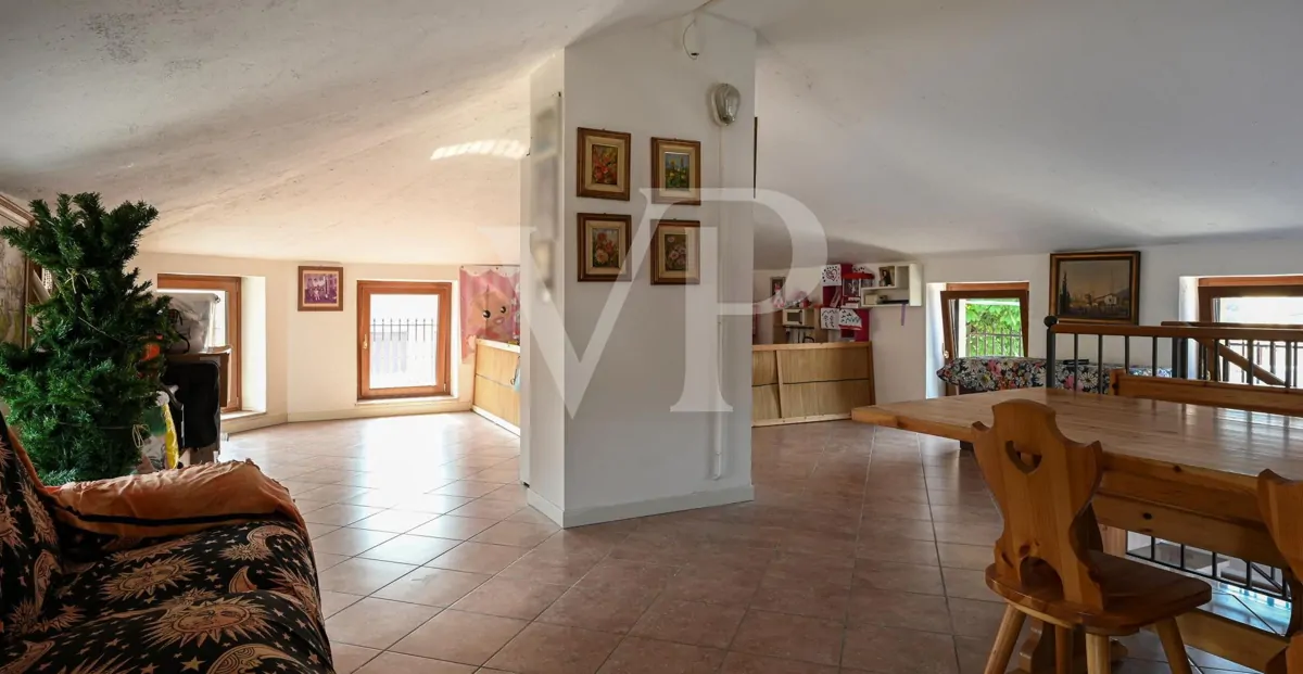 Maison individuelle avec terrasse panoramique centre du village